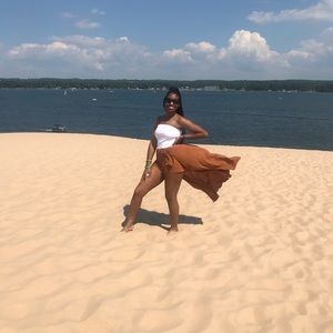 Meet your Posher, Pais